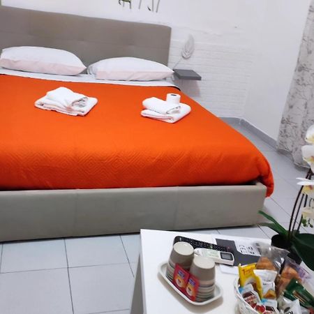 Le Tre Orchidee Bed and Breakfast Σαλέρνο Εξωτερικό φωτογραφία