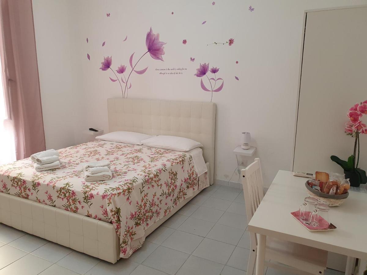 Le Tre Orchidee Bed and Breakfast Σαλέρνο Εξωτερικό φωτογραφία