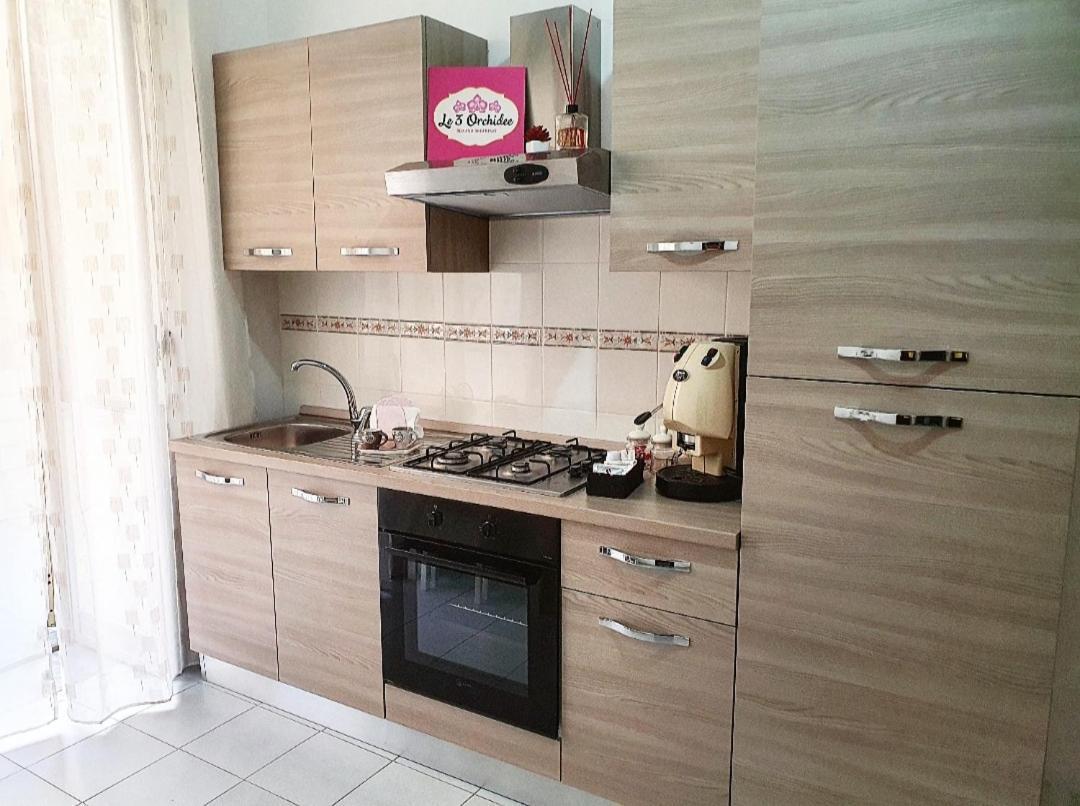 Le Tre Orchidee Bed and Breakfast Σαλέρνο Εξωτερικό φωτογραφία
