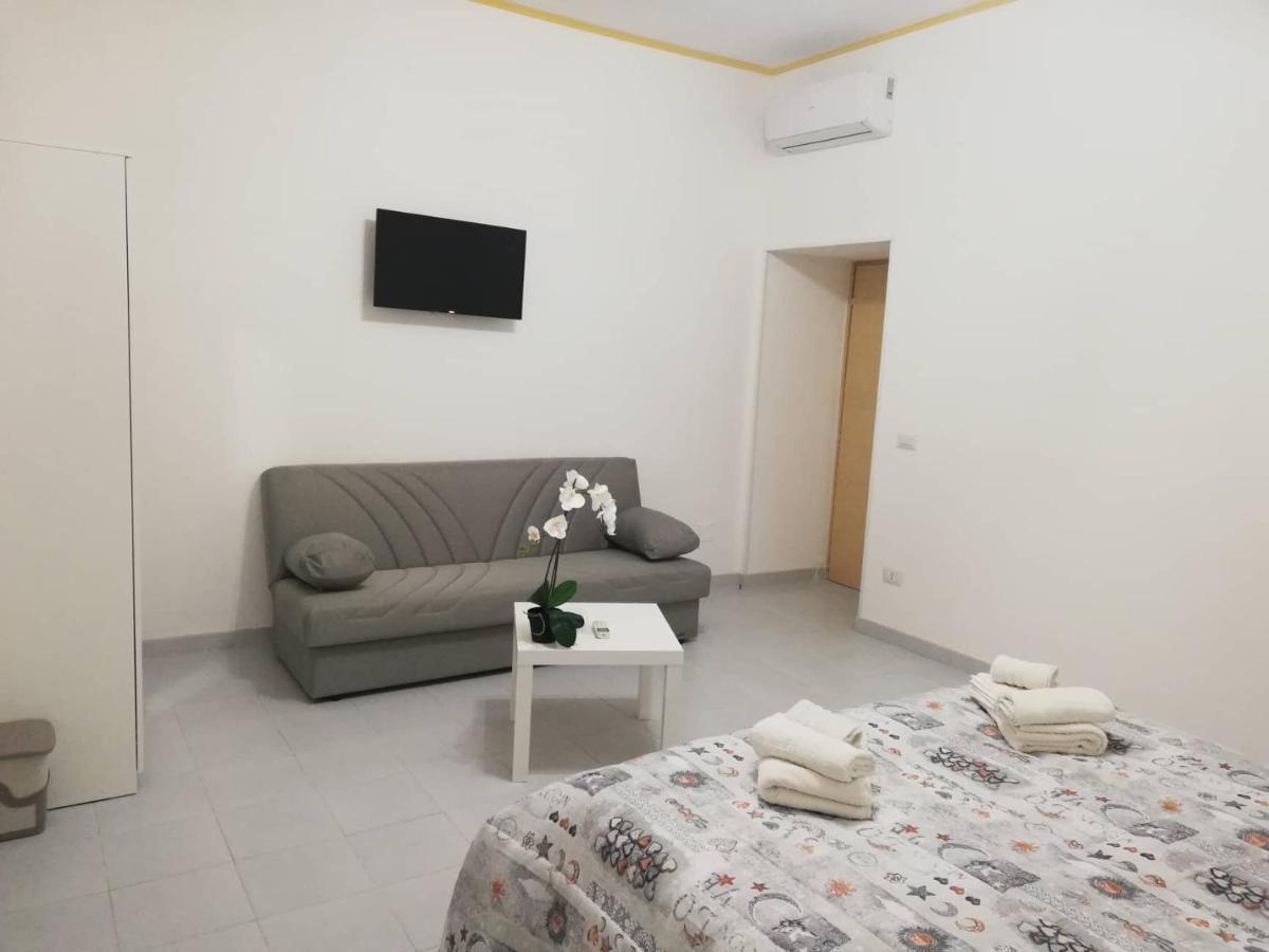 Le Tre Orchidee Bed and Breakfast Σαλέρνο Εξωτερικό φωτογραφία